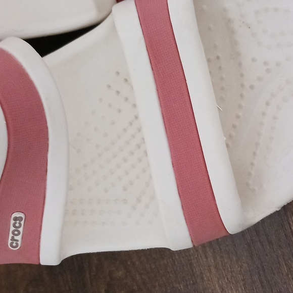Crocs sandal open toe TAUPE  heel Pink across the front size 9 3in heel - Picture 2 of 4